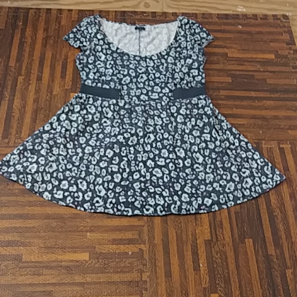 Dress - Picture 6 of 7